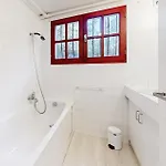 4 Bedroom Stunning Home In Saint-Georges-De-Didon Holiday home Saint-Georges-de-Didonne