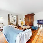 4 Bedroom Stunning Home In Saint-Georges-De-Didon Holiday home Saint-Georges-de-Didonne