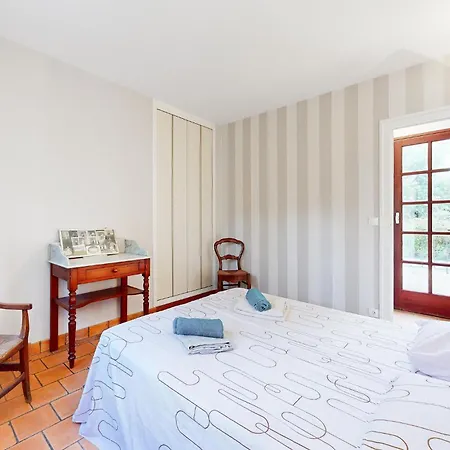 Front In Saint-georges-de-didon 別荘