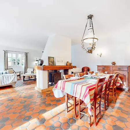 4 Bedroom In Saint-georges-de-didon Saint-Georges-de-Didonne