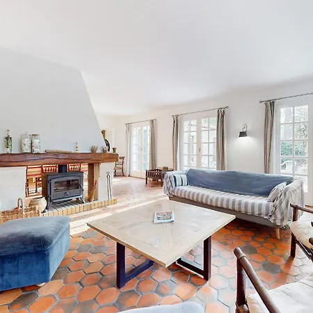 4 Bedroom In Saint-georges-de-didon Saint-Georges-de-Didonne