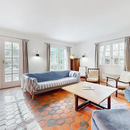 4 Bedroom In Saint-georges-de-didon