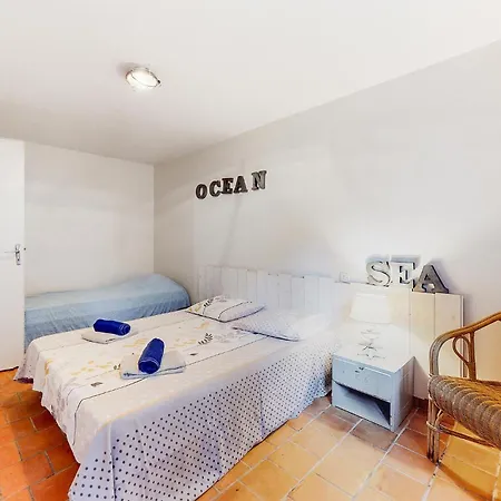 Front In Saint-georges-de-didon Ferienhaus *