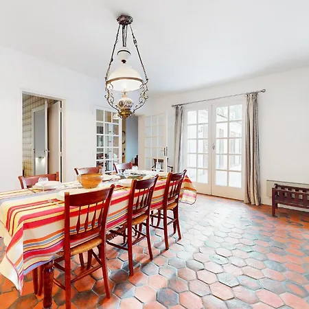 Prázdninový dům 4 Bedroom In Saint-georges-de-didon Saint-Georges-de-Didonne