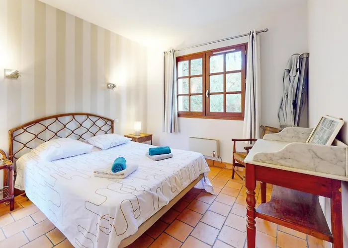 Front In Saint-georges-de-didon *