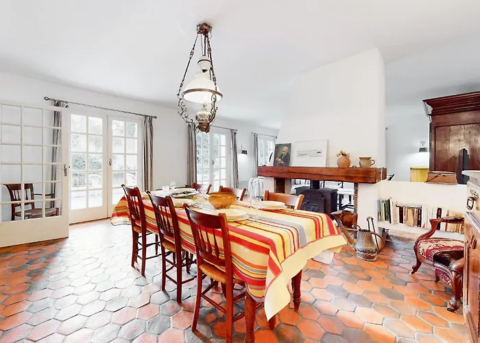 Semesterbostad Front In Saint-georges-de-didon