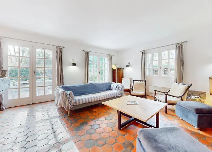 Front In Saint-georges-de-didon