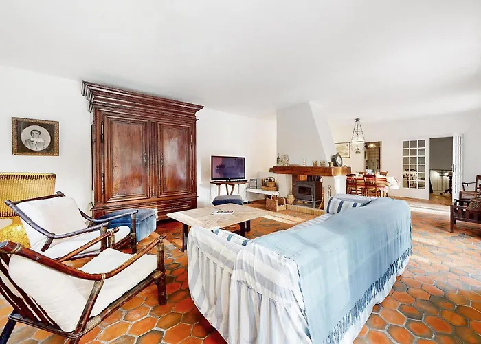 Semesterbostad Front In Saint-georges-de-didon