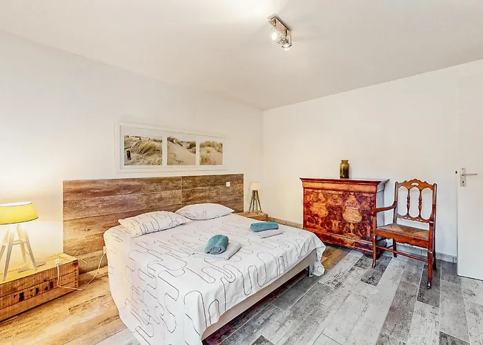 Front In Saint-georges-de-didon Semesterbostad