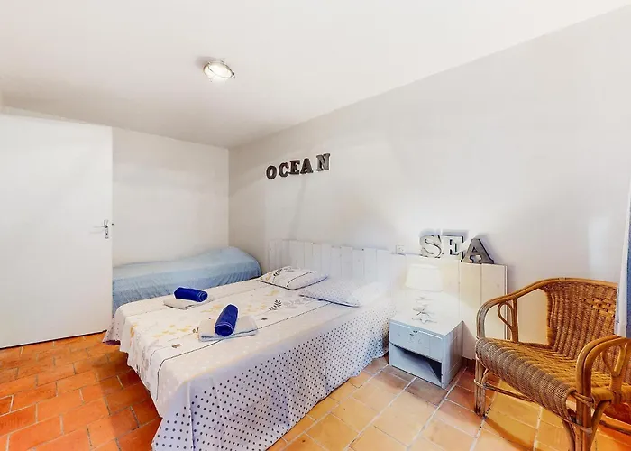 Front In Saint-georges-de-didon Semesterbostad *